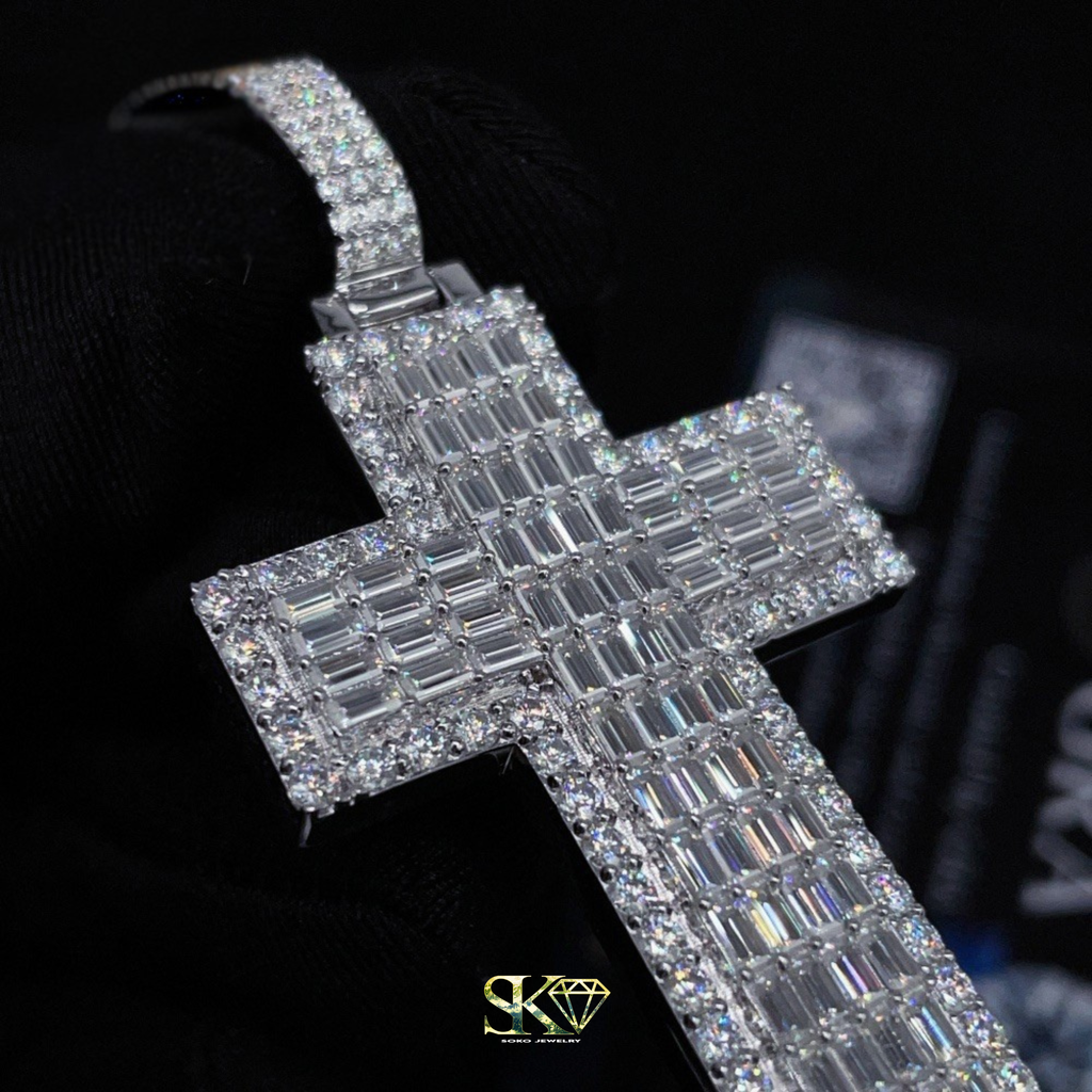 Rectangular Cross Pendant in S925 Silver with VVS Moissanite