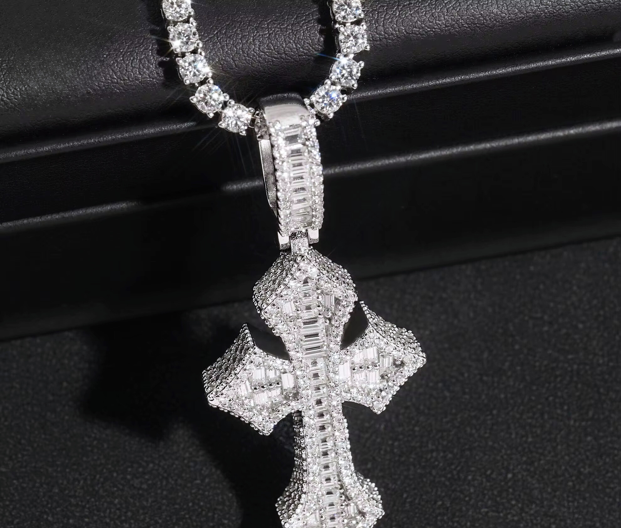Luxury Cross Pendant in S925 Silver with VVS Moissanite