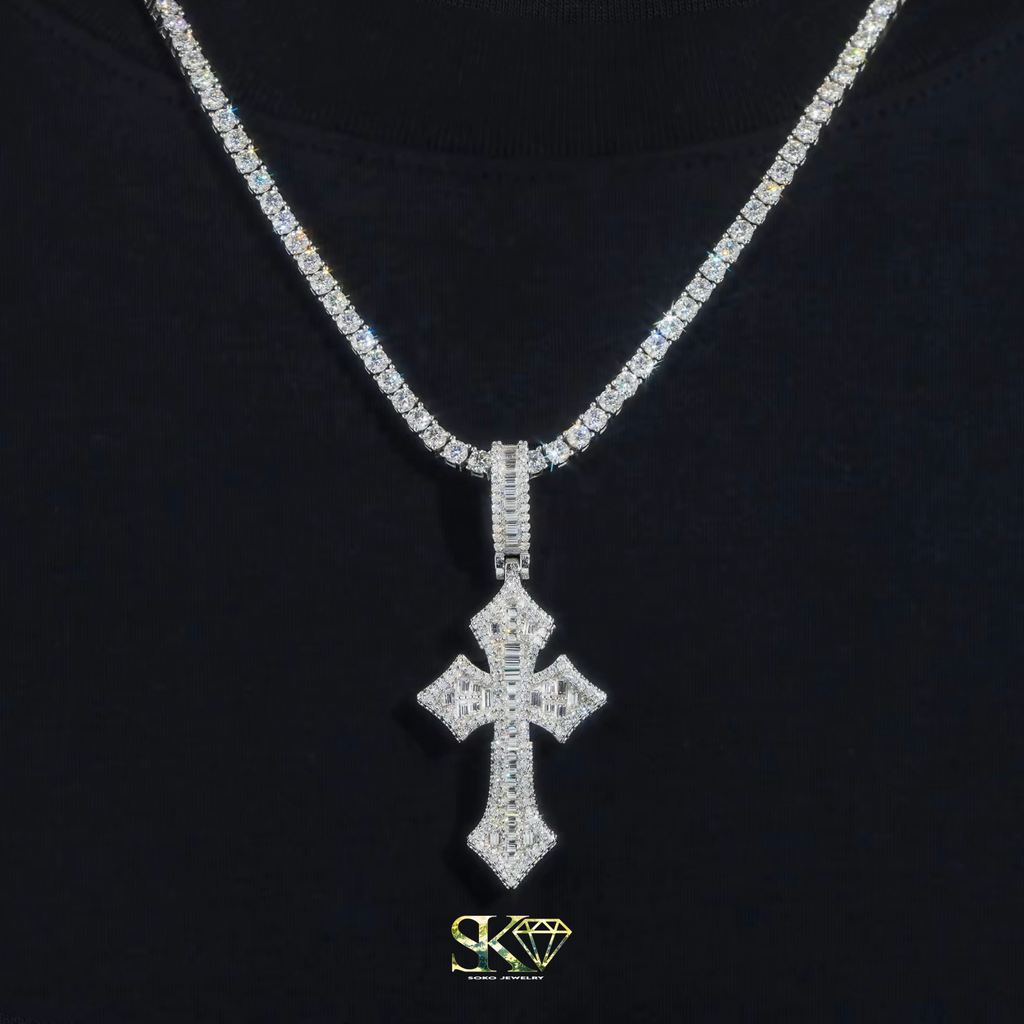 Luxury Cross Pendant in S925 Silver with VVS Moissanite