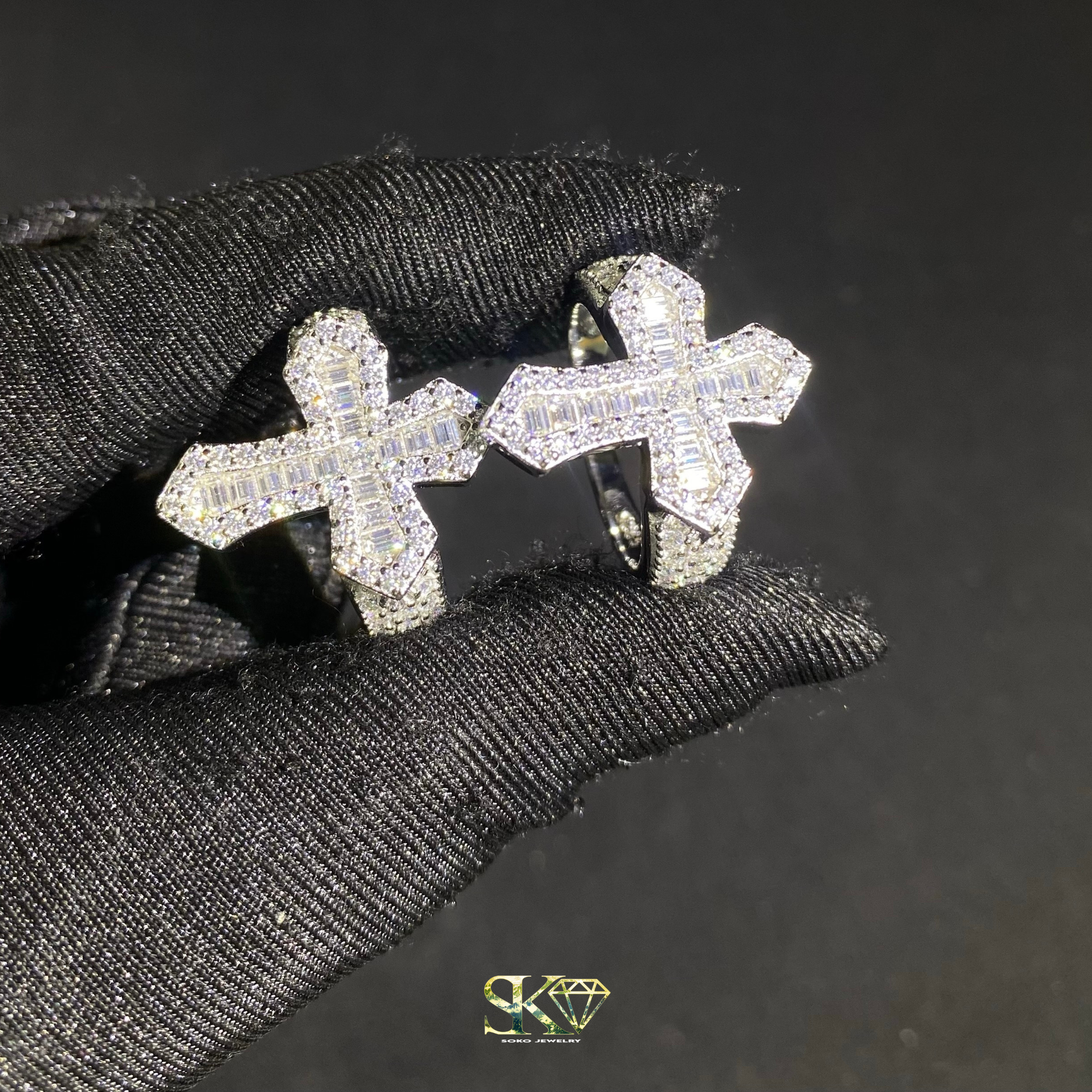 Baguette Cross Ring in S925 Silver with VVS Moissanites