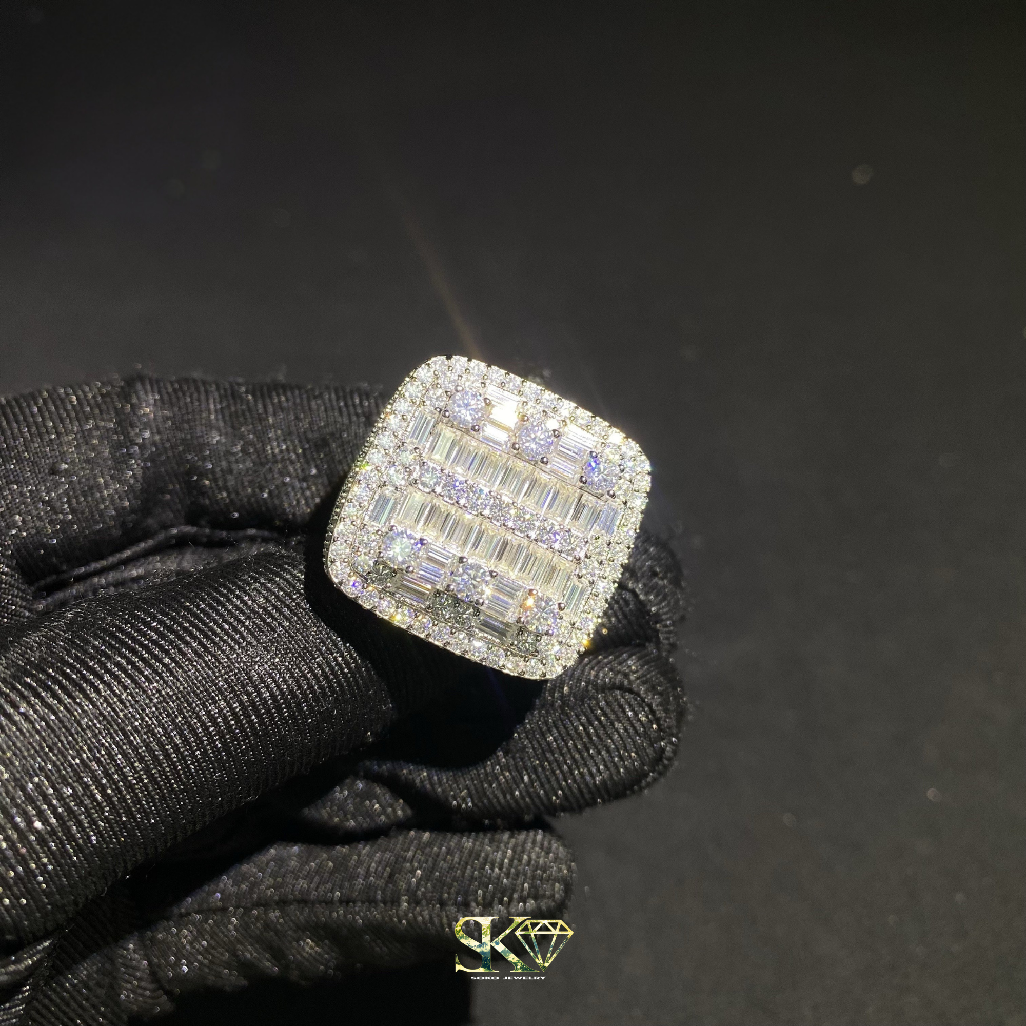 Luxury Square Ring in S925 Silver with VVS Moissanite – Baguette Cut