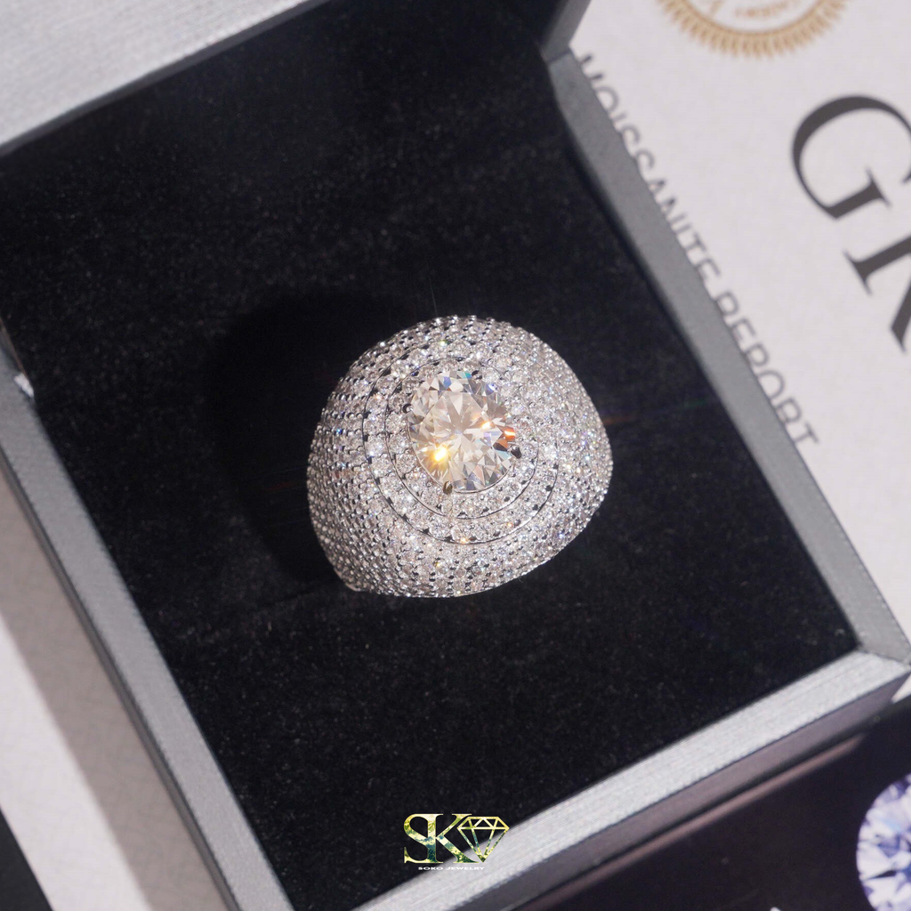 Oval Ring in S925 Silver with VVS Moissanite