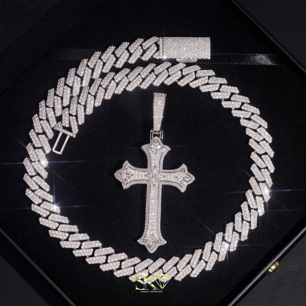 Cross Pendant in VVS1 Moissanite and S925 Silver