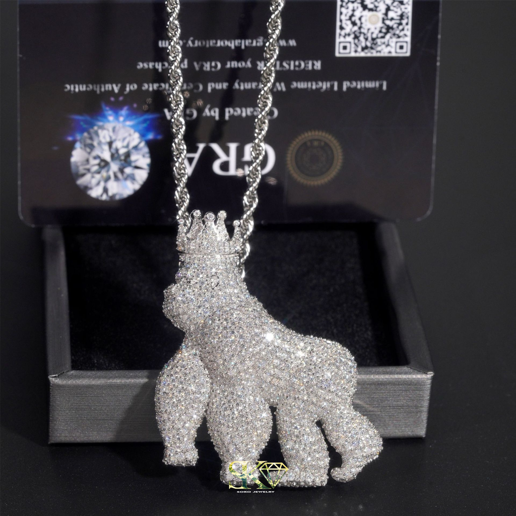 Gorilla Pendant with Crown in S925 Silver with VVS Moissanite