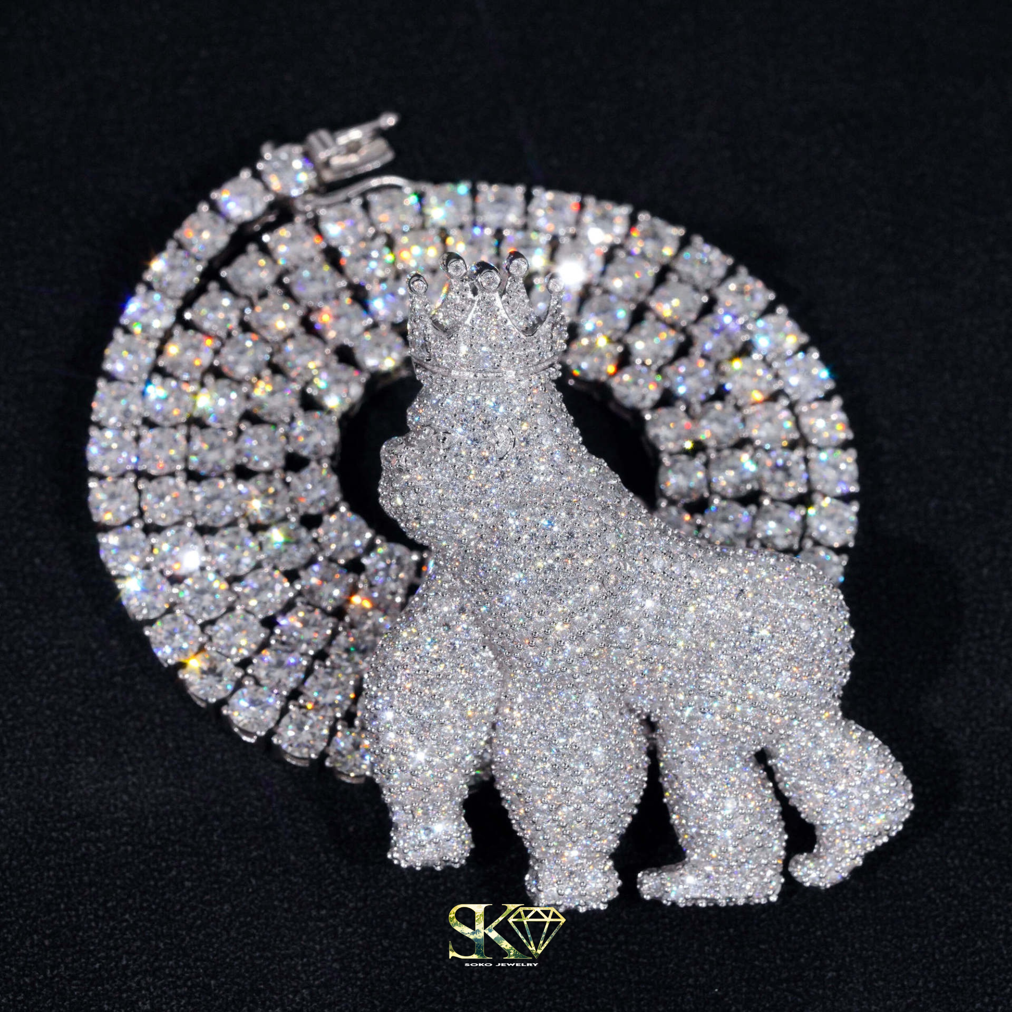 Gorilla Pendant with Crown in S925 Silver with VVS Moissanite