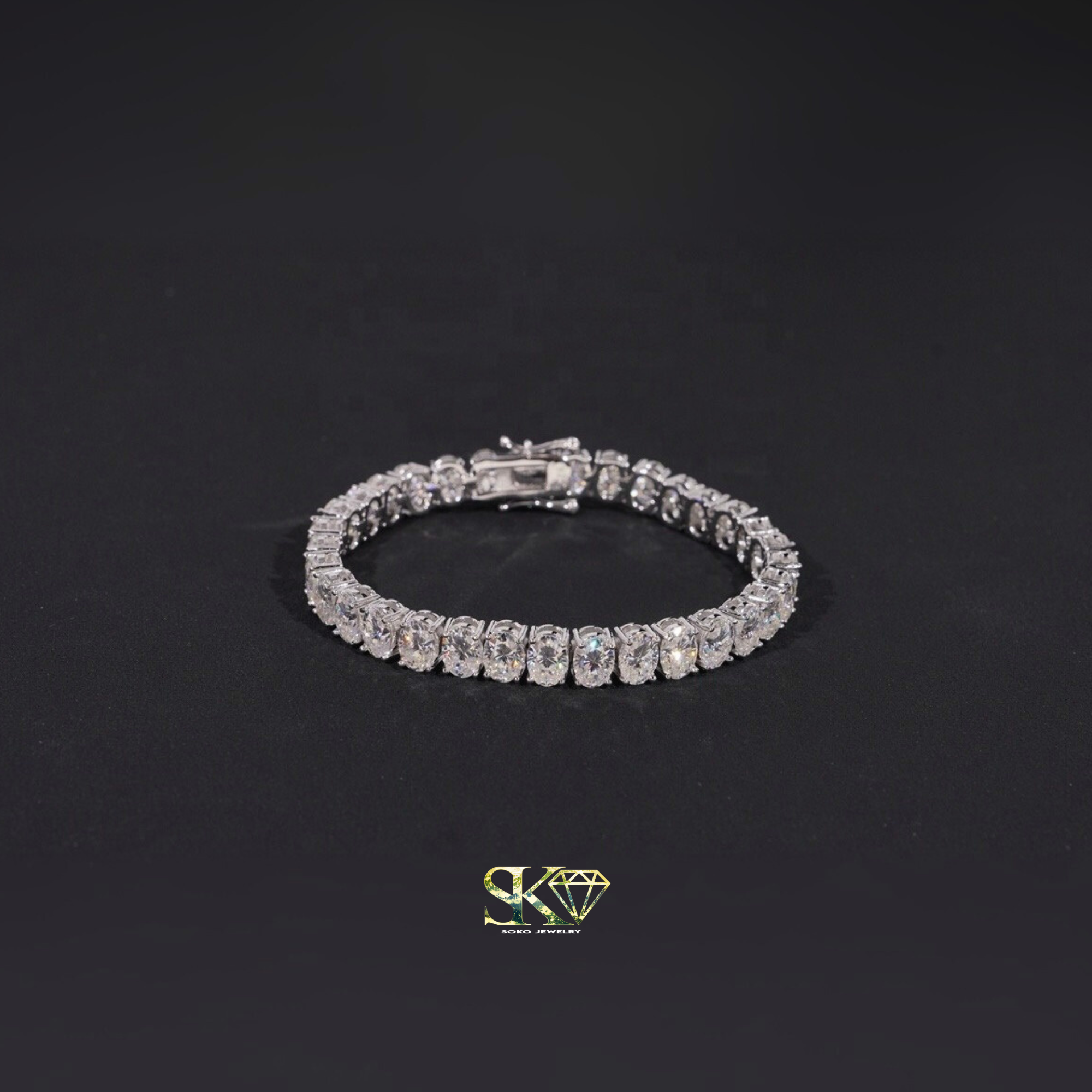 Classic Tennis Bracelet in S925 Silver with VVS Moissanite 8mm