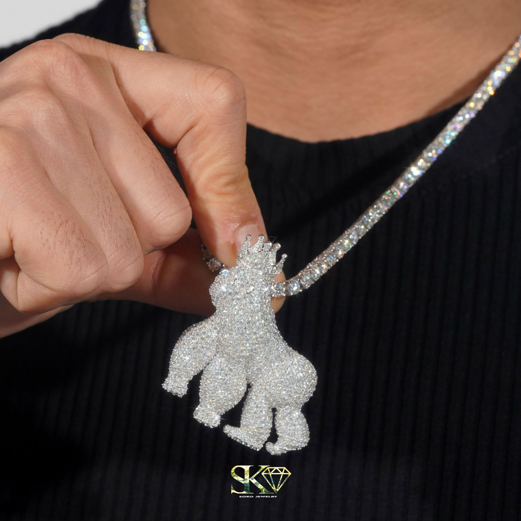 Gorilla Pendant with Crown in S925 Silver with VVS Moissanite