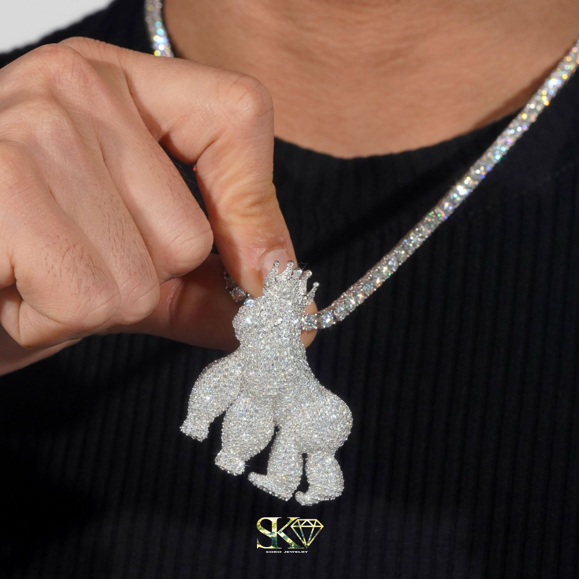Gorilla Pendant with Crown in S925 Silver with VVS Moissanite